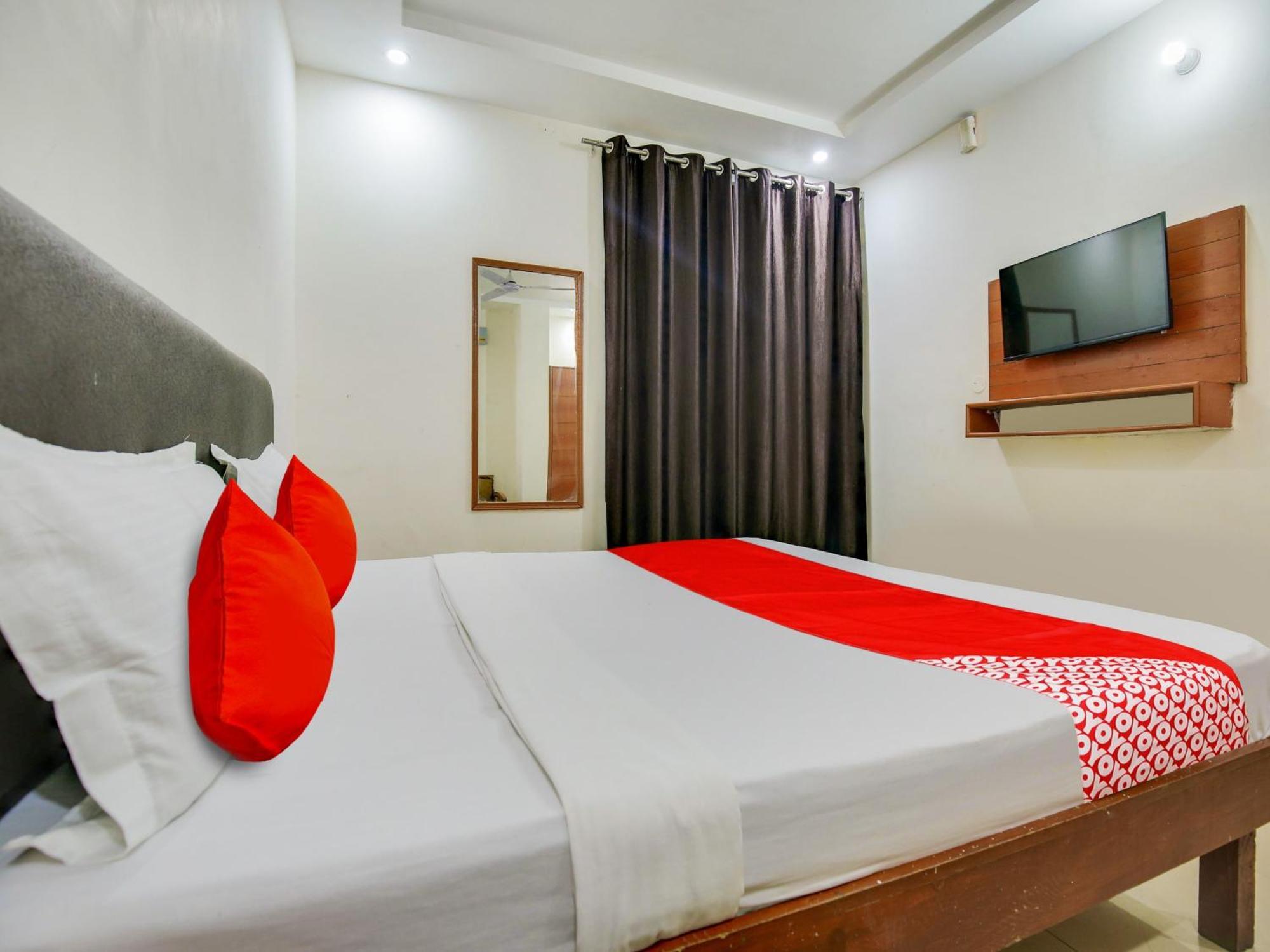 Hotel O Platinum Inn Nayagaon エクステリア 写真
